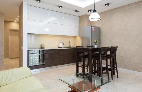 Shevchenkivs'kyi District Apartamento | DeLuxe Apartment on Belorusskay Street "Silver Tower"