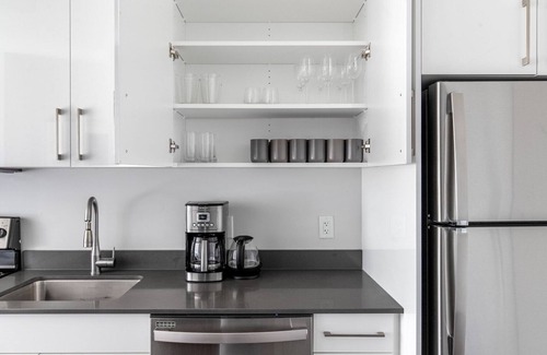 St. Elizabeth's Apartamento | Deluxe Brighton 2BR w/ Gym, Pool, Concierge & Doorman, by Blueground