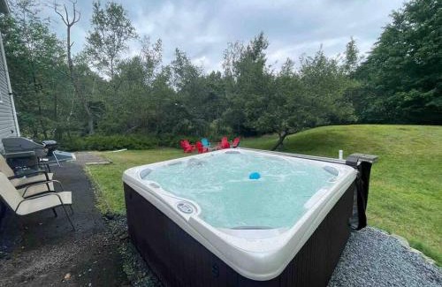 Long Pond Casa | Deluxe Business Hub with Spa & Pool