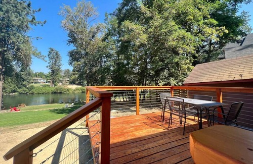 Fruitdale Cabina | Deluxe Cabin 1 - Rogue River Resort