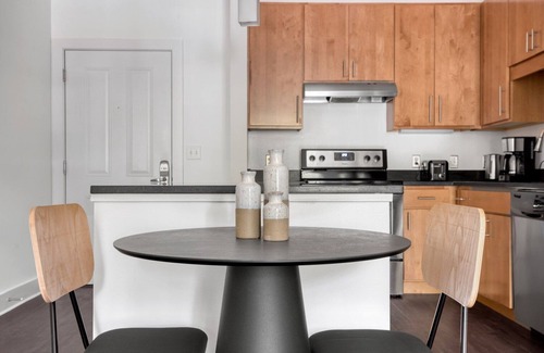 Cambridge Apartamento | Deluxe Cambridge Alewife 1BR w/ W/D, Gym & Roof, nr T, by Blueground