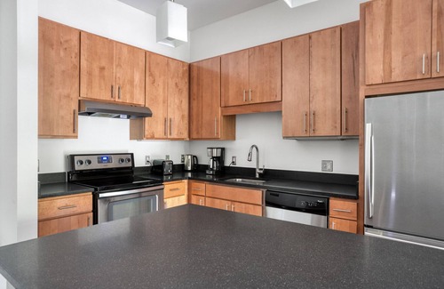 Cambridge Apartamento | Deluxe Cambridge Alewife 1BR w/ W/D, Gym & Roof, nr T, by Blueground