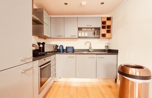 Leeds Apartamento | Deluxe City Apt, Riverside Canal View&free Parking