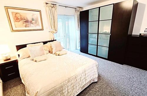 Selsdon and Ballards Casa | Deluxe Comfy Room with En-Suite - Room 1