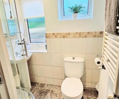 Selsdon and Ballards Casa | Deluxe Comfy Room with En-Suite - Room 1