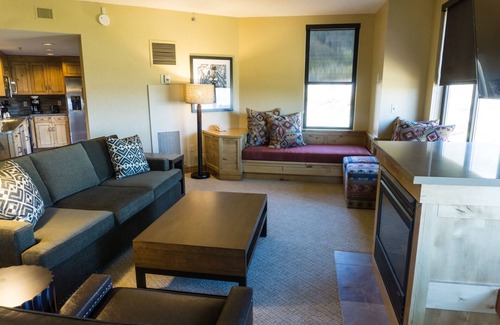 Park City Condominio | Deluxe condo in newly remodeled Grand Summit Hotel by RedAwning - Save 20% on 7+ Nights!