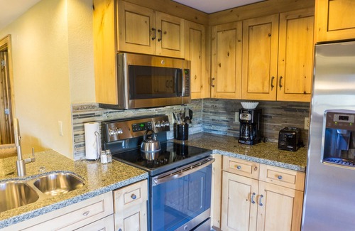 Park City Condominio | Deluxe condo in newly remodeled Grand Summit Hotel by RedAwning - Save 20% on 7+ Nights!
