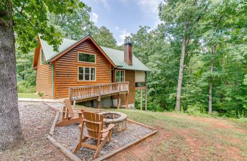 Cleveland Casa | Deluxe Couples Cabin on Creek