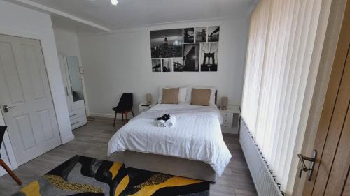 Harehills Cama Y Desayuno | Deluxe Double bedroom with private bathroom, parking and WiFi