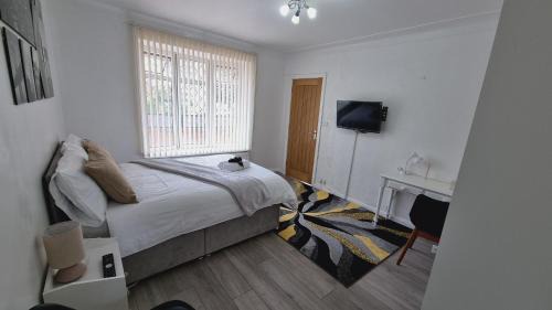 Harehills Cama Y Desayuno | Deluxe Double bedroom with private bathroom, parking and WiFi