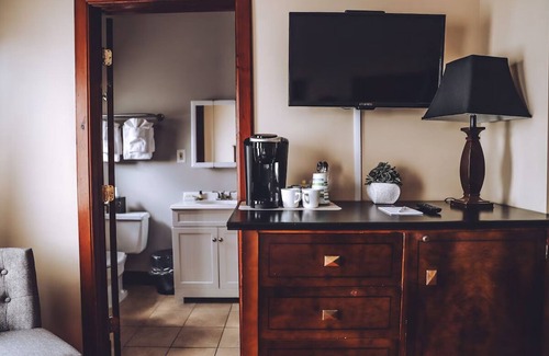 Milford Casa | Deluxe Double Room at Tom Quick Inn, Free Parking, Modern Comfort