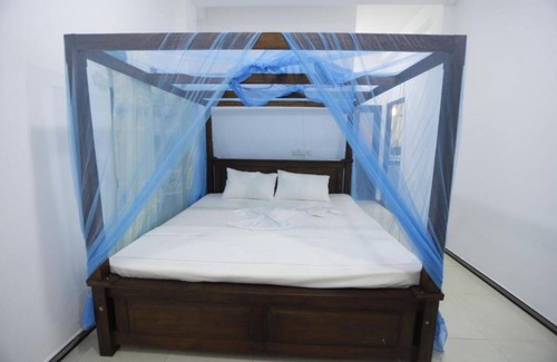 Pelena Hotel | Deluxe Double Room with Balcony 2 /2 people - Surfside Retreat Weligama
