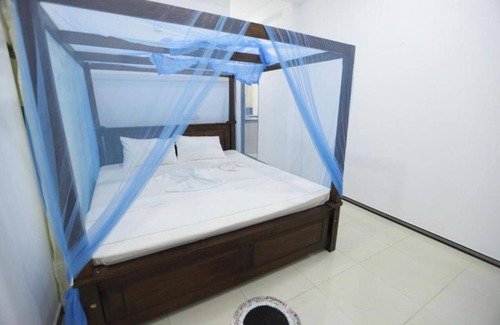 Pelena Hotel | Deluxe Double Room with Balcony 2 /2 people - Surfside Retreat Weligama