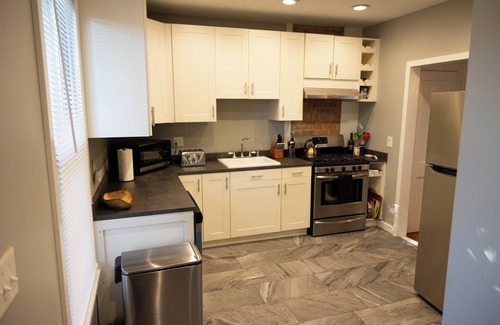Wyandotte Casa | Deluxe Duplex by Detroit Riverfront – Steps from Biddle Ave Dining & Nightlife