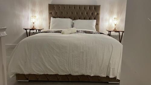Milton Keynes Casa | Deluxe En suite Bedroom with free on site parking