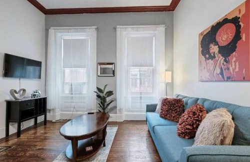Gayborhood Apartamento | Deluxe Flat Near Everything