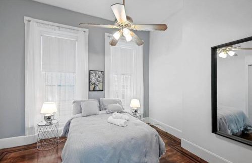 Gayborhood Apartamento | Deluxe Flat Near Everything
