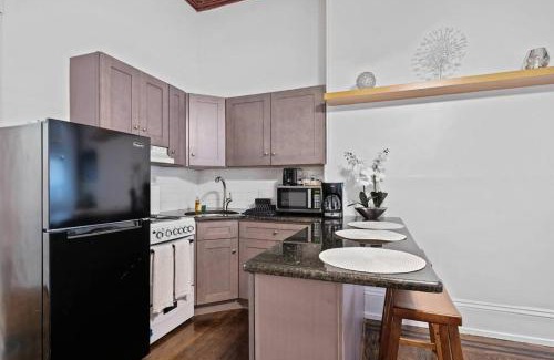 Gayborhood Apartamento | Deluxe Flat Near Everything