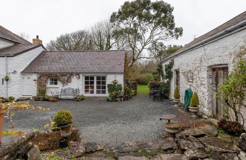 Pennant Casa | Deluxe Holiday Home in Ceredigion with Garden