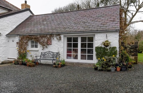 Pennant Casa | Deluxe Holiday Home in Ceredigion with Garden