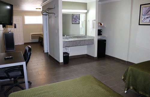 Lake Charles Hotel | Deluxe Inn Motel