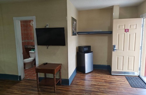 Savannah Hotel | Deluxe Inn - Savannah