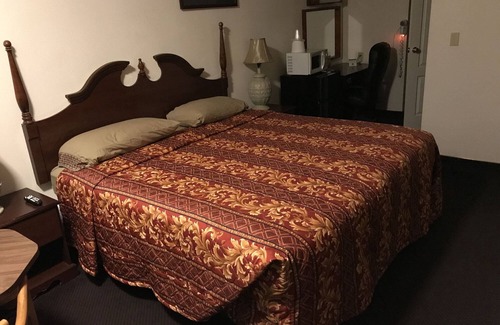 Downtown Hotel | Deluxe Inn