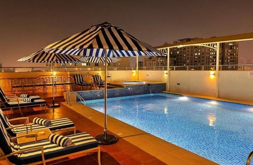 Al Sharq Apartamento | Deluxe King Room Near Sharjah Corniche