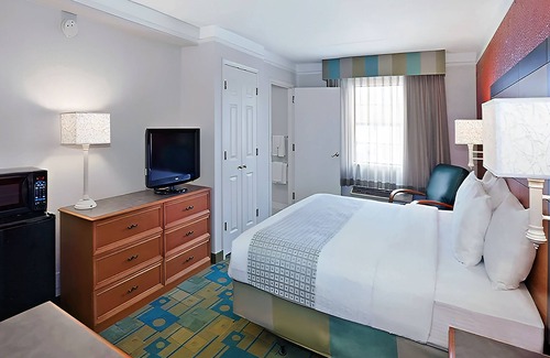 Merrillville Casa | Deluxe King Room