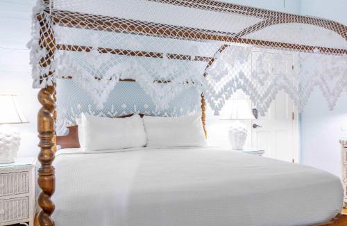 Historic Seaport Hotel | Deluxe King with Balcony - at James House with Parking!