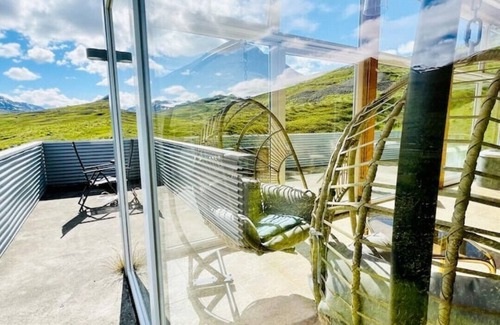 Olafsfjordur Cabaña | Deluxe Mountain Cottage, indoor hot tub