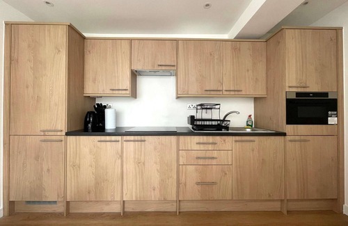 White City Apartamento | Deluxe One-Bedroom Apartment with Private Backyard