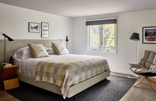 Stowe Area Hotel | Deluxe Riverside King w/ Patio | Tälta Lodge, a Bluebird by Lark | River Access