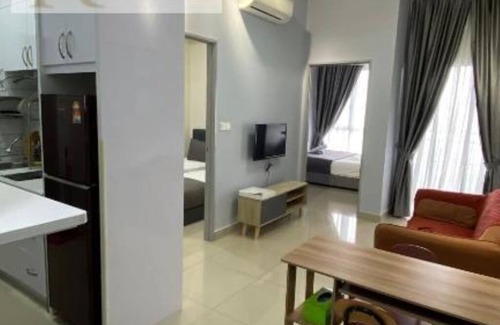 Taman Setapak Condominio | Deluxe Room at Ayuman Suites, Gombak with KL City View