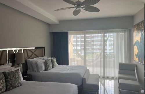 Cabo San Lucas Hotel | Deluxe Room at Garza Blanca Los Cabos