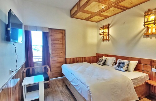 Theog Cama Y Desayuno | Deluxe Room | w/ King Size bed View, Balcony, Bonfire, Food, Mountain Vie