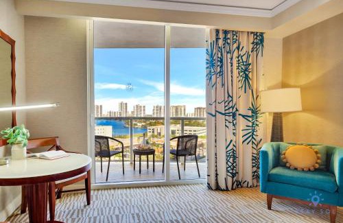 Sunny Isles Beach Hotel | Deluxe Studio Balcony Bay View Amazing Pool