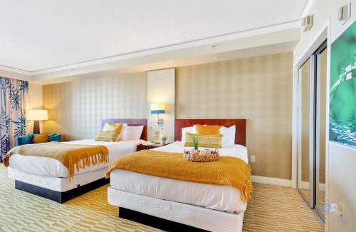 Sunny Isles Beach Hotel | Deluxe Studio Balcony Bay View Amazing Pool