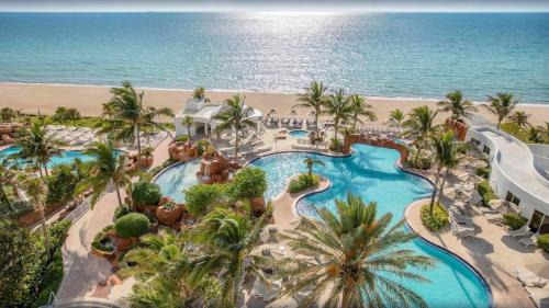 Sunny Isles Beach Hotel | Deluxe Studio Balcony Bay View Amazing Pool