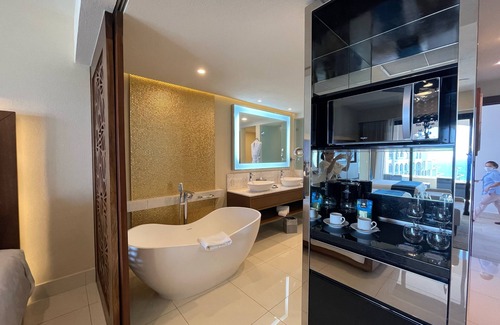 Chulavista Complejo | Deluxe Studio @ Villa la Valencia Beatiful Beach Front Condo with full service