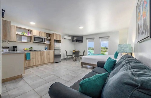 Kamay Apartamento | Deluxe Studio w/ King Size Bed & Sofa - Large Pool