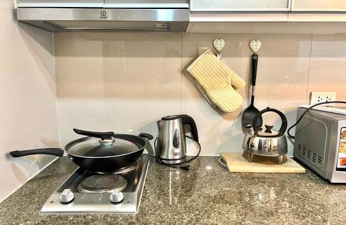 Legazpi Village Apartamento | Deluxe Studio with Balcony at Greenbelt Makati Manila