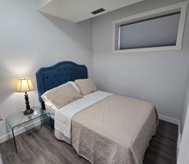 Northeast Edmonton Apartamento | Deluxe Suite-2 Bedrooms with Full Kitchen