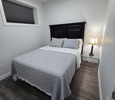 Northeast Edmonton Apartamento | Deluxe Suite-2 Bedrooms with Full Kitchen