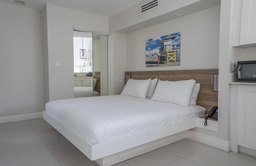 Northeast Miami Hotel | Deluxe Suite at The Biscayne Hotel: Unique MiMo Gem, Floor-to-Ceiling View