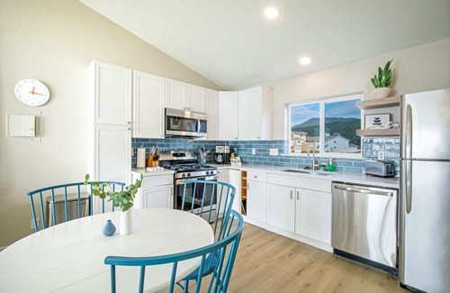 Shelter Cove Casa | Deluxe Suite | Full Kitchen | Jacuzzi | Rm 8
