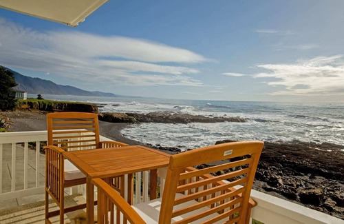 Shelter Cove Casa | Deluxe Suite | Full Kitchen | Jacuzzi | Rm 8