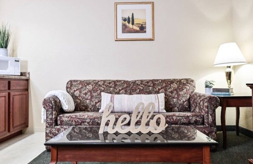 Pembine Apartamento | Deluxe Suite | King Bed | Onsite Golf Course, Pool
