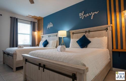 Kissimmee Casa | Deluxe themed private ROOMS - Ensuite Bath & Pool Access by Casa Da Jura
