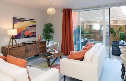 Saint Paul's Casa | Deluxe Townhouse Next to Cabot Circus